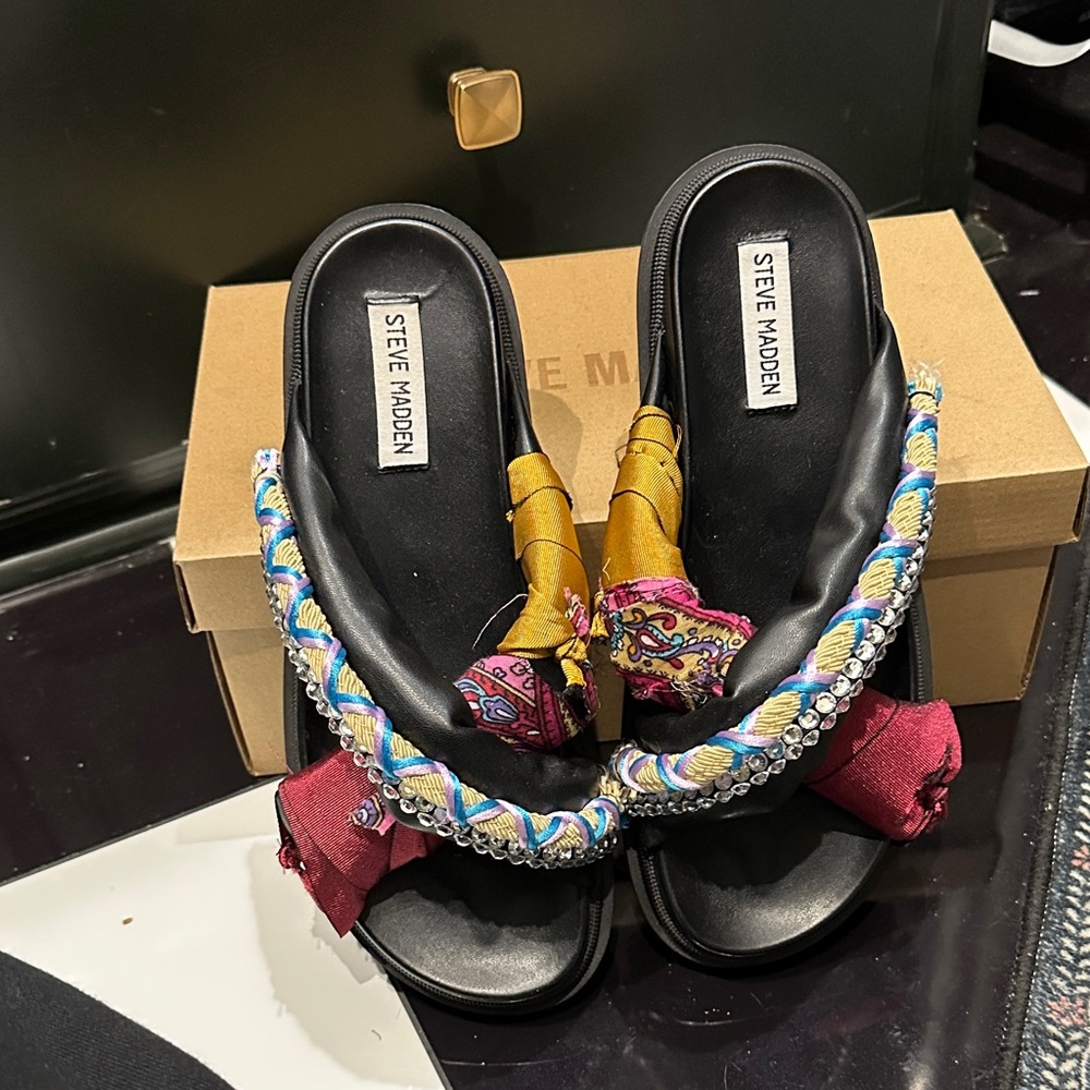 STEVE MADDEN Embellished Black and Red Women's Sandals - Picture 5 of 5
